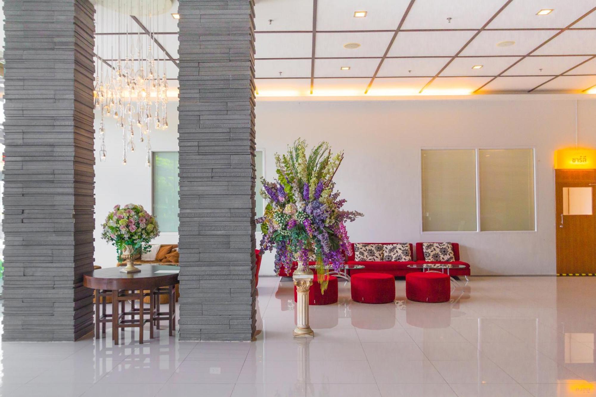 Mayflower Grande Hotel Chiang Mai Exteriör bild