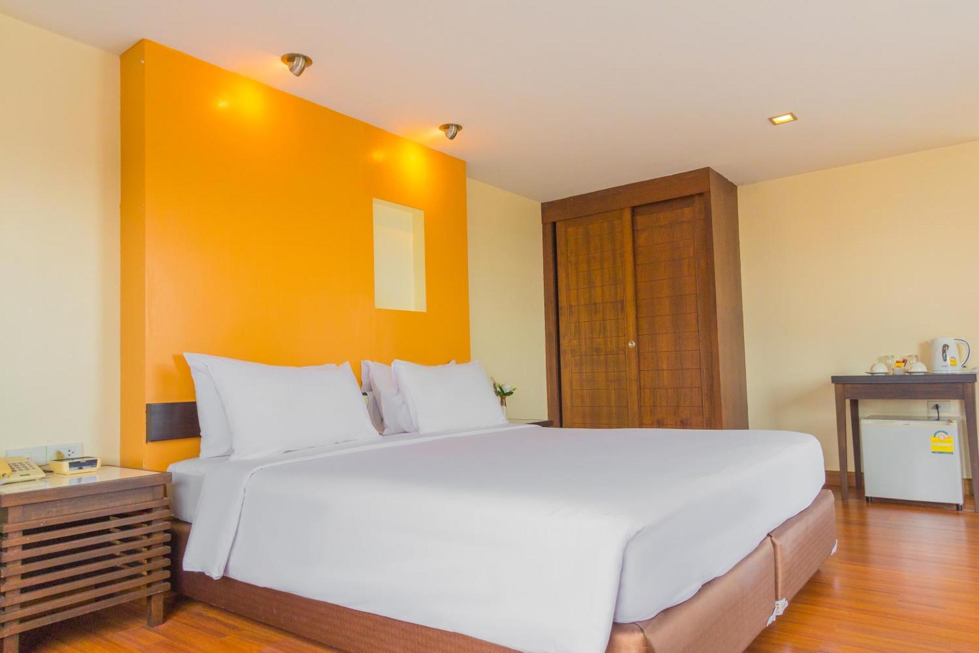 Mayflower Grande Hotel Chiang Mai Exteriör bild