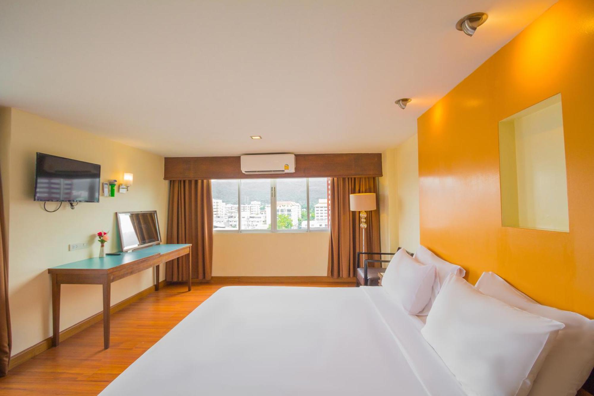 Mayflower Grande Hotel Chiang Mai Exteriör bild
