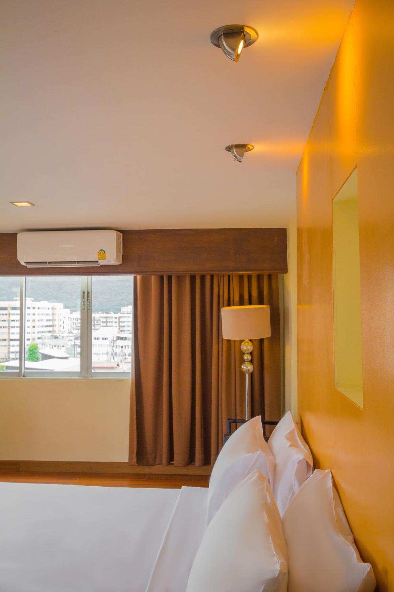 Mayflower Grande Hotel Chiang Mai Exteriör bild