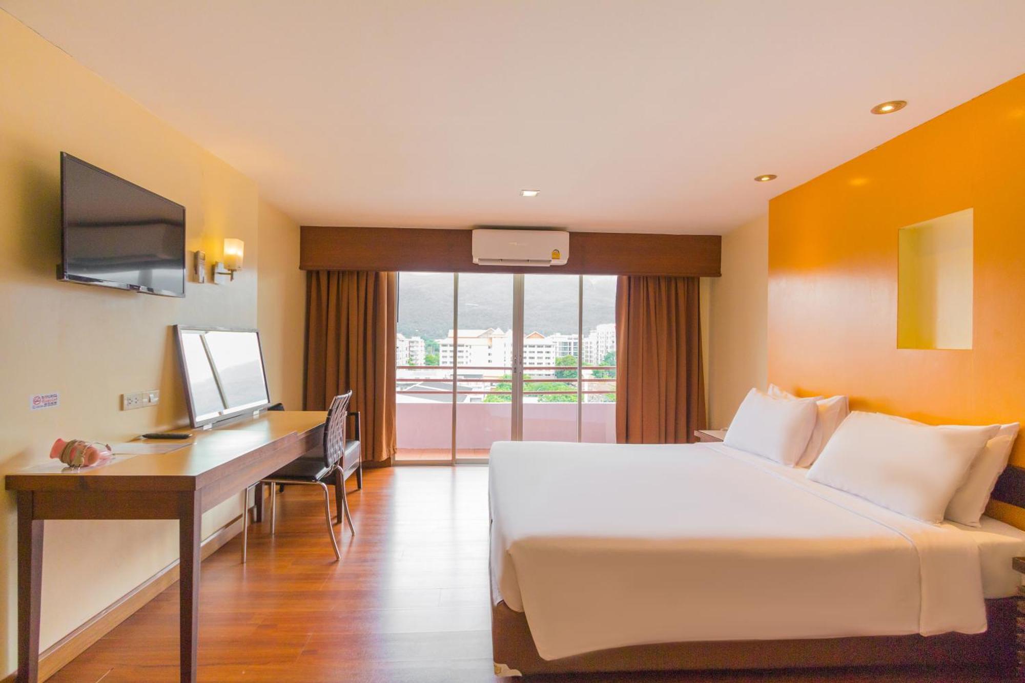 Mayflower Grande Hotel Chiang Mai Exteriör bild