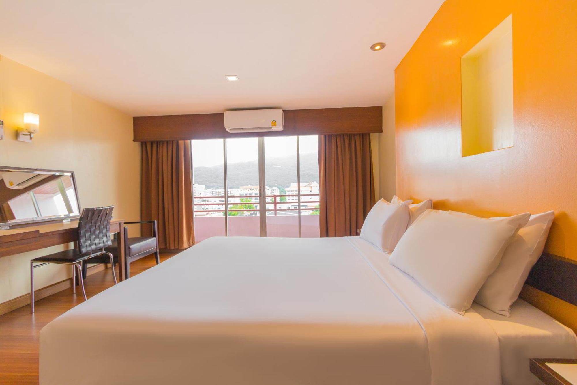 Mayflower Grande Hotel Chiang Mai Exteriör bild