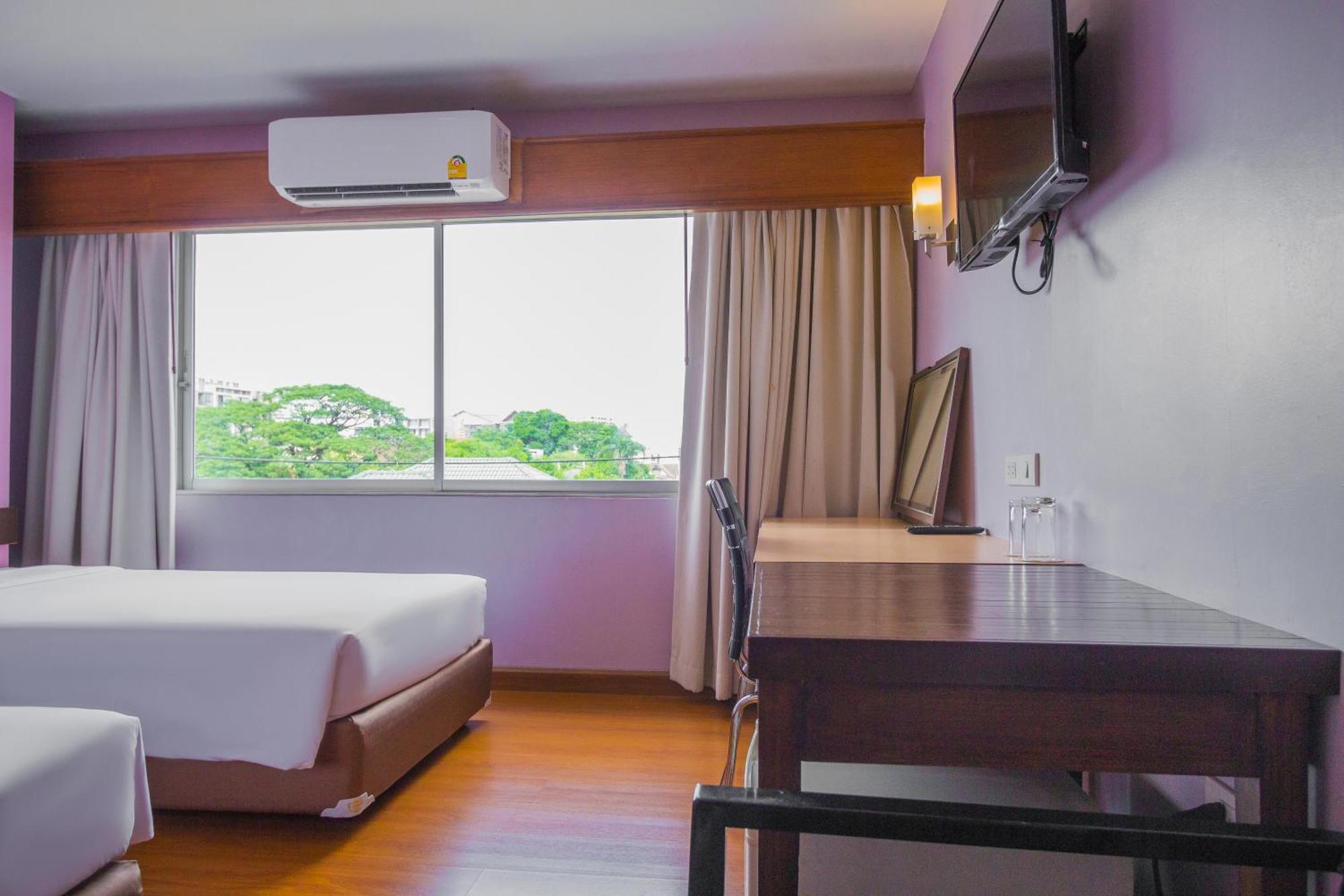 Mayflower Grande Hotel Chiang Mai Exteriör bild