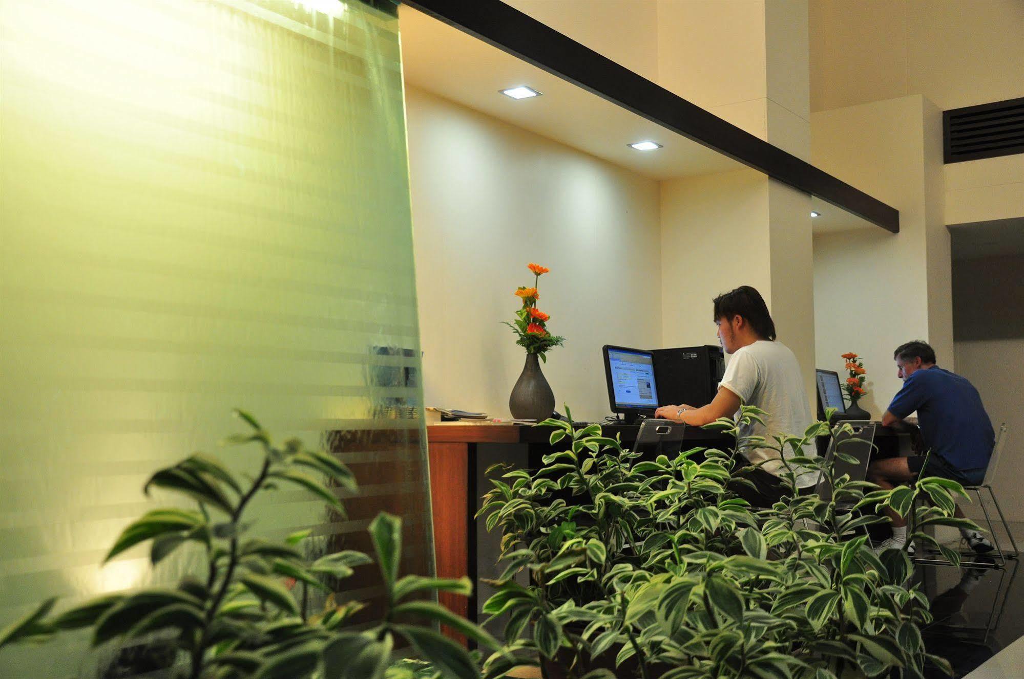 Mayflower Grande Hotel Chiang Mai Exteriör bild