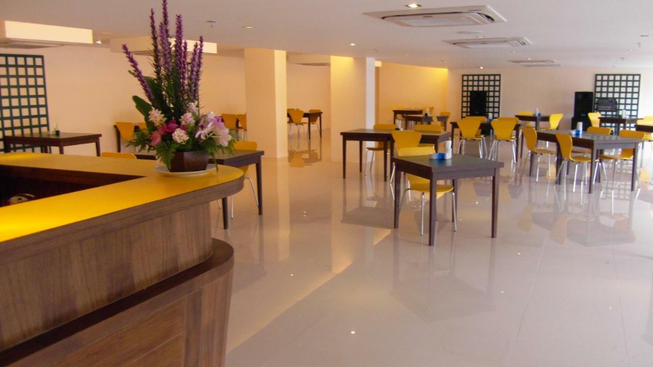 Mayflower Grande Hotel Chiang Mai Exteriör bild